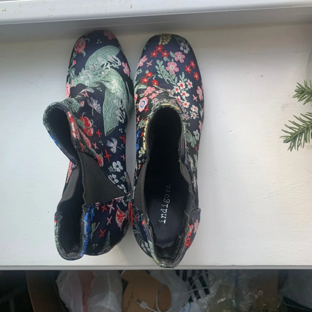 Shoe - Picture 3 of 4